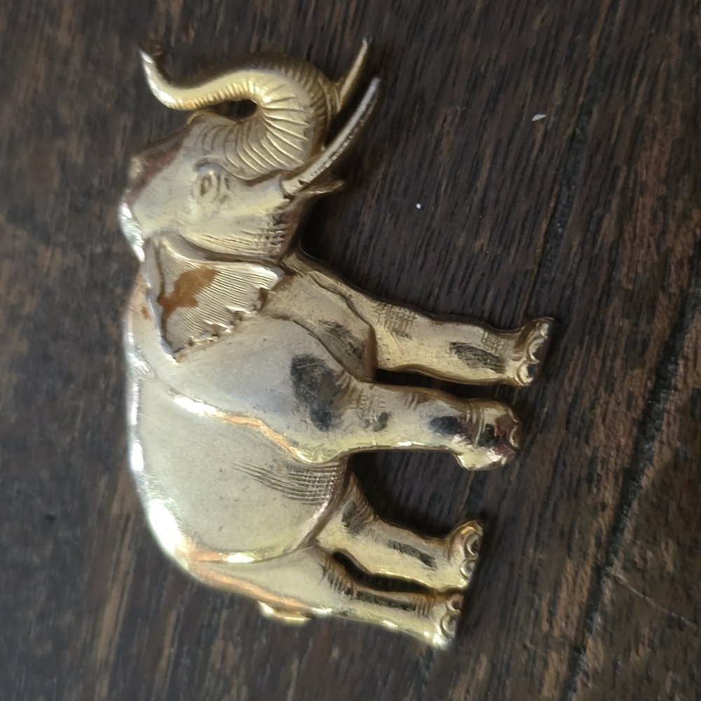 Vintage JJ Gold tone elephant brooch